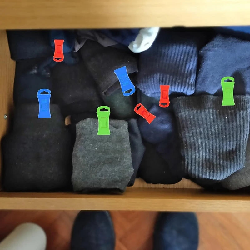 Clips duraderos para organizar calcetines en la lavandería
